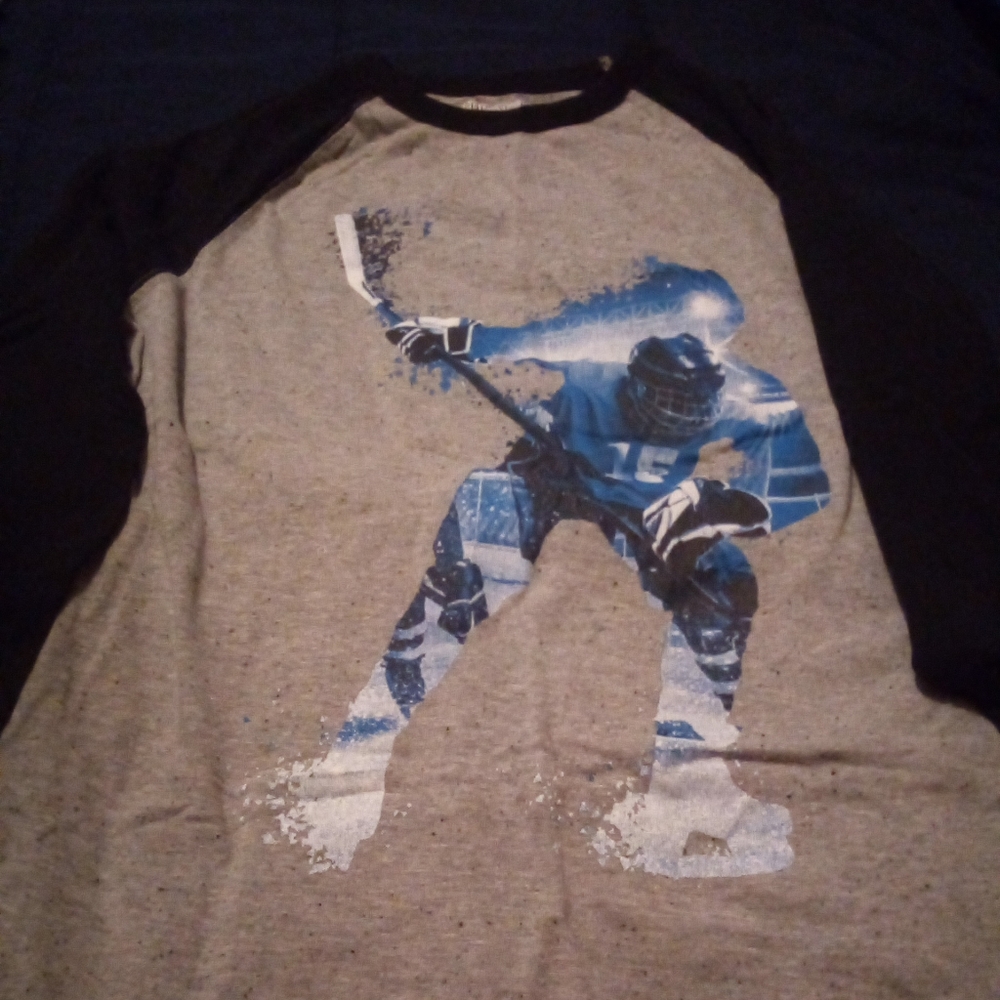 Boys Long Sleeve Tee w Hockey Figure